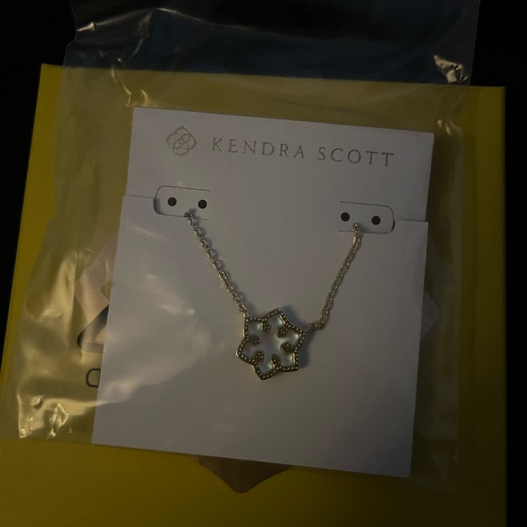 Kendra Scott Jewelry - Kendra Scott Gold Floral Filigree Necklace